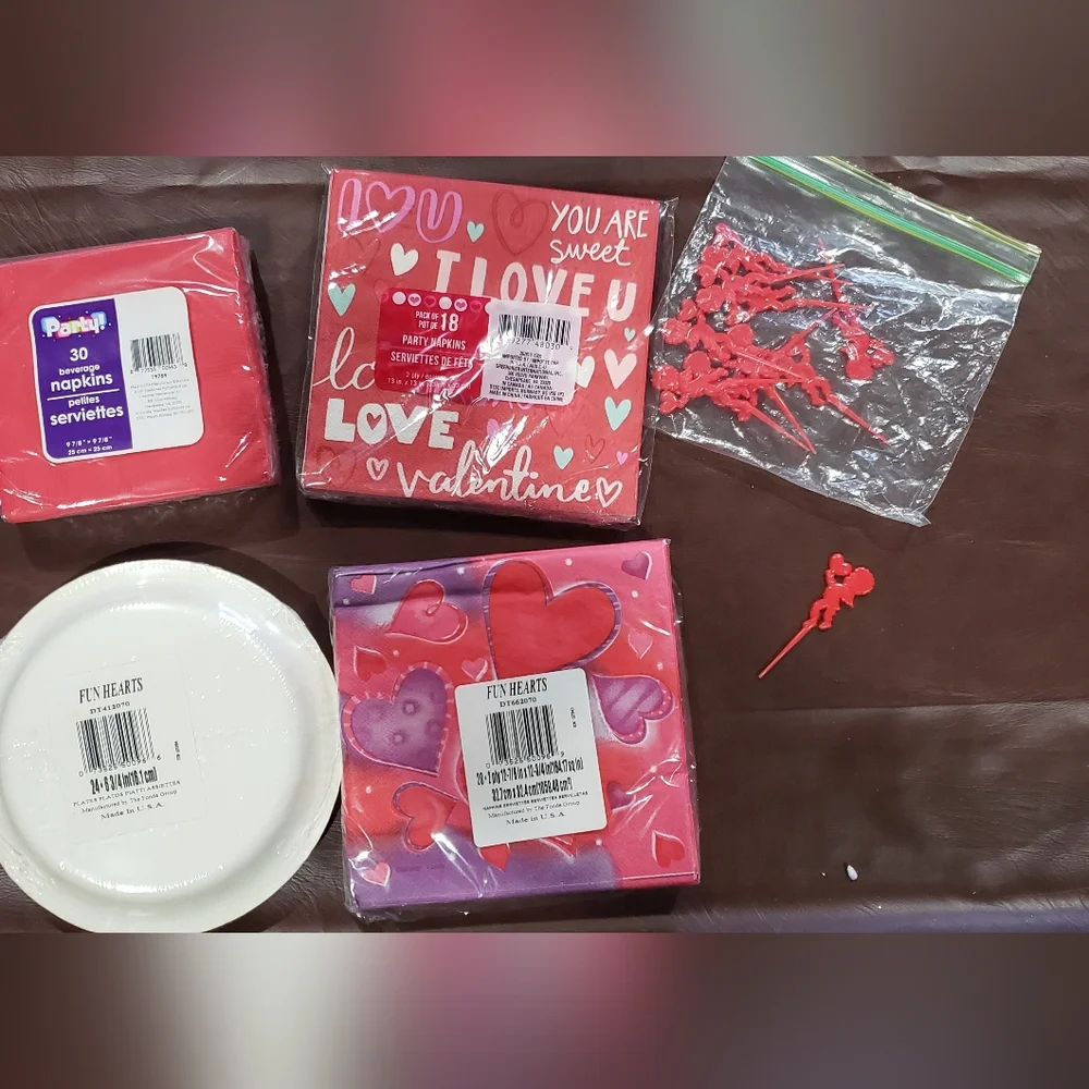 Valentine's Day Heart Party Supplies Set